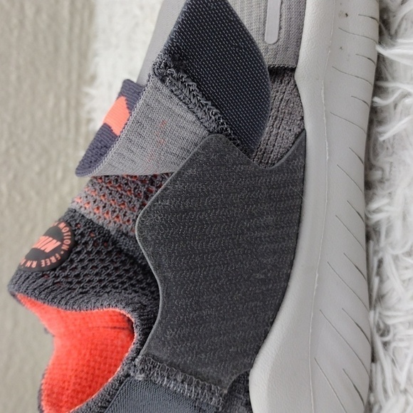 Nike Free RN Motion Flyknit 2018 Grey Crimson Pulse Fabric Upper Pull On Sneaker - Picture 12 of 16